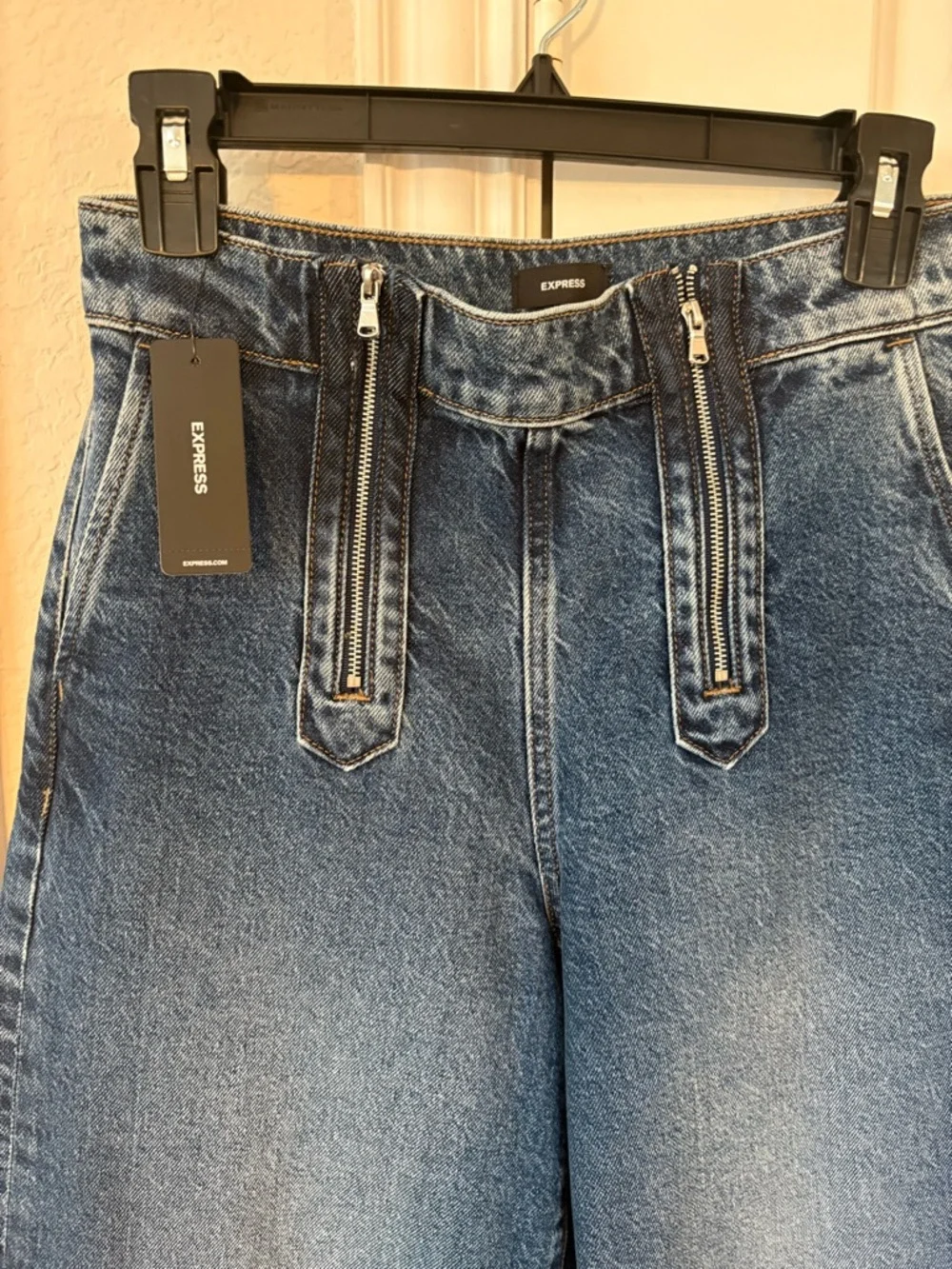 Express Women’s Jeans - Picture 3 of 3
